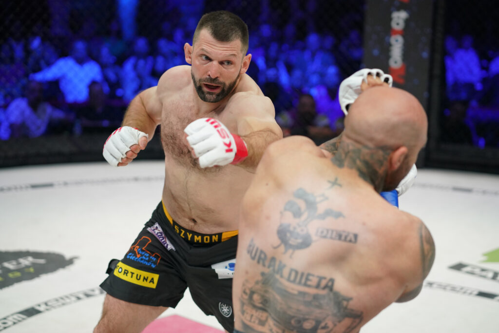 KSW 62: Szymon Kołecki błyskawicznie znokautował Akopa Szostaka [WIDEO]