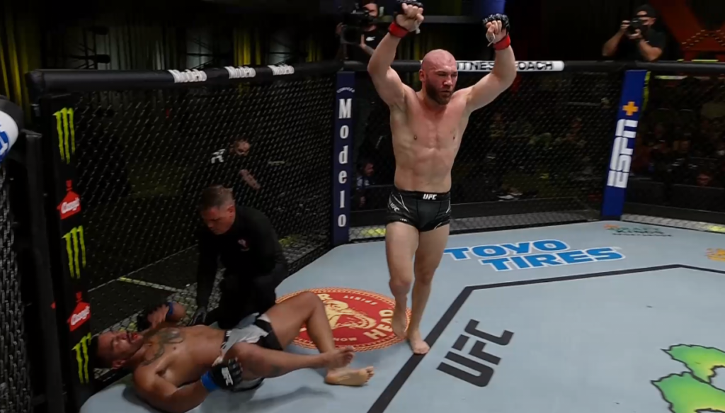 UFC Vegas 37: Ion Cutelaba zdeklasował Devina Clarka