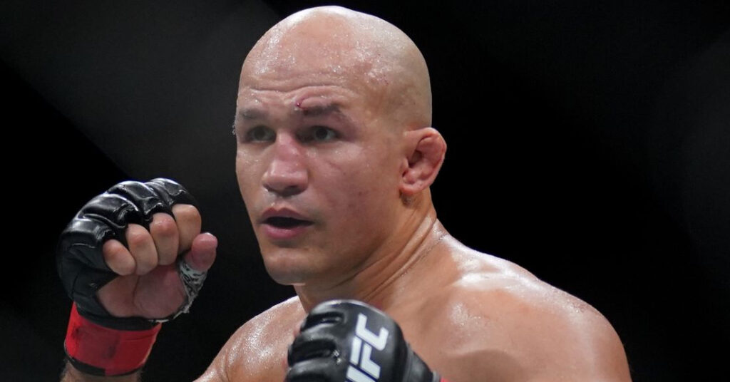 Junior dos Santos wspomina zwolnienie z UFC: „Tak samo potraktowali innych. Nie byłem pierwszy i nie będę ostatni”