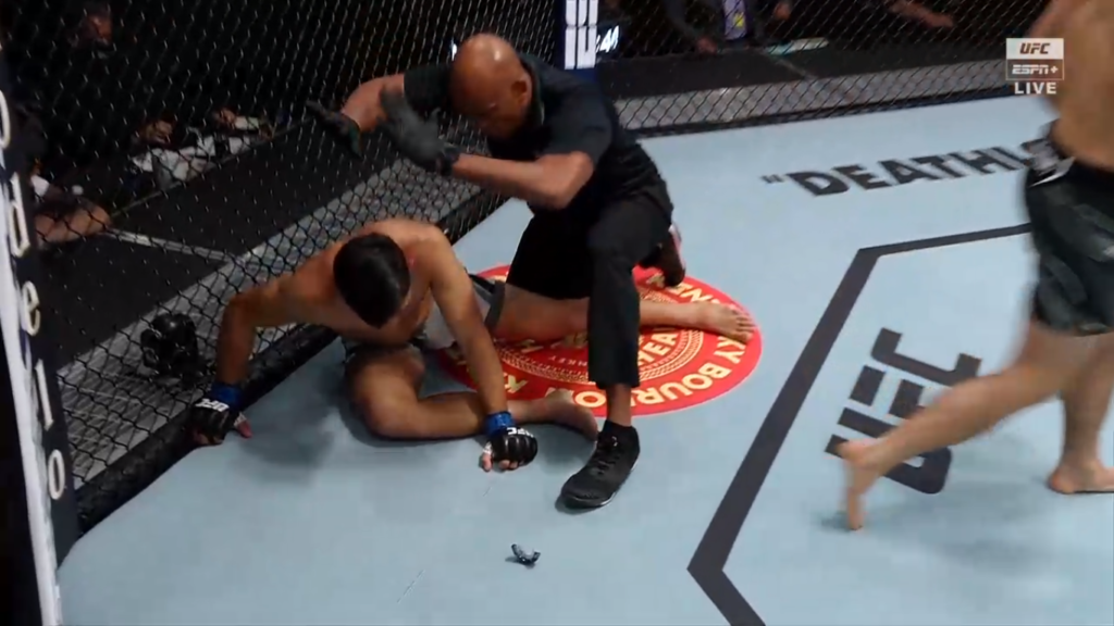 UFC Vegas 38: Alexander Hernandez znokautował Mike’a Breedena w pierwszej minucie [WIDEO]