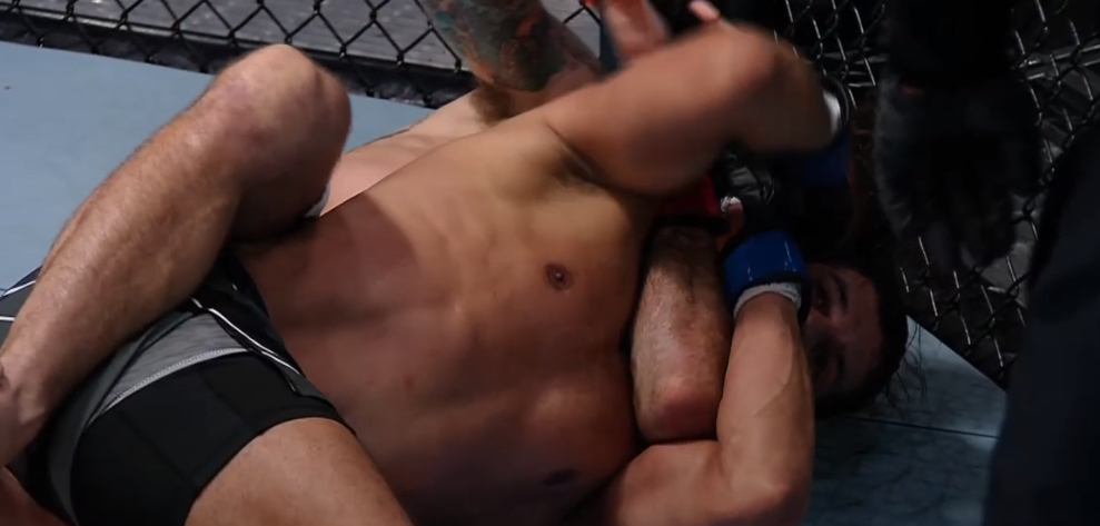 UFC Vegas 44: Clay Guida przetrwał piekło, udusił Santosa [WIDEO]