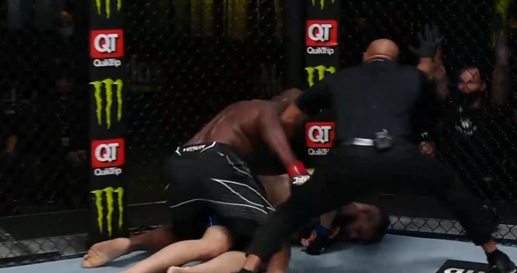 UFC Vegas 45: Derrick Lewis nokautuje Chrisa Daukausa w 1. rundzie [WIDEO]