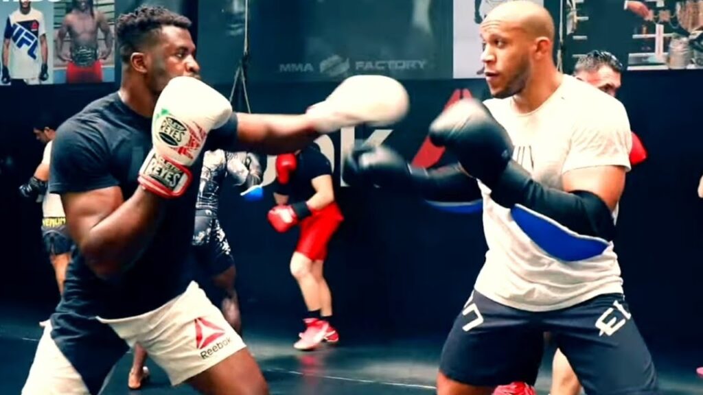 „Nigdy nie byliśmy przyjaciółmi” – Francis Ngannou o wspólnych treningach z Cirylem Gane