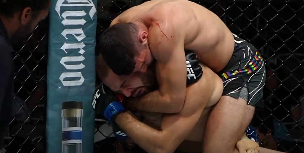 UFC Vegas 57: Thiago Moises udusił Giagosa w stójce [WIDEO]