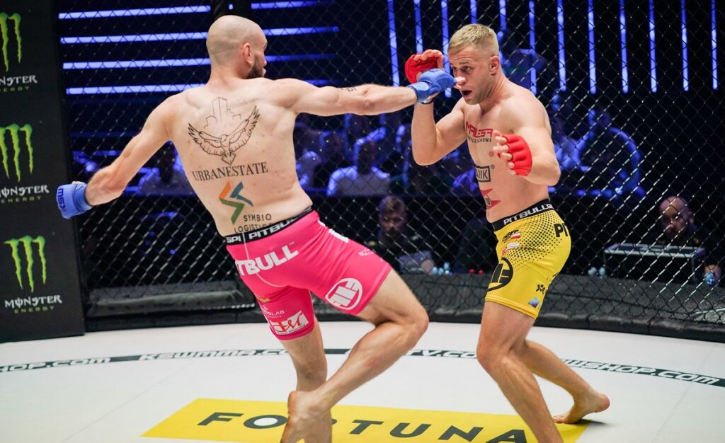 KSW 74: Dzikowski odprawił wysokim kopnięciem Mruka w debiucie [WIDEO]