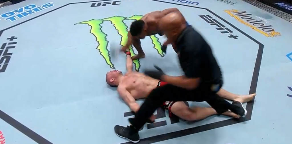 UFC Vegas 62: Alonzo Menifield potwornie ciężko znokautował Mishę Cirkunova [WIDEO]