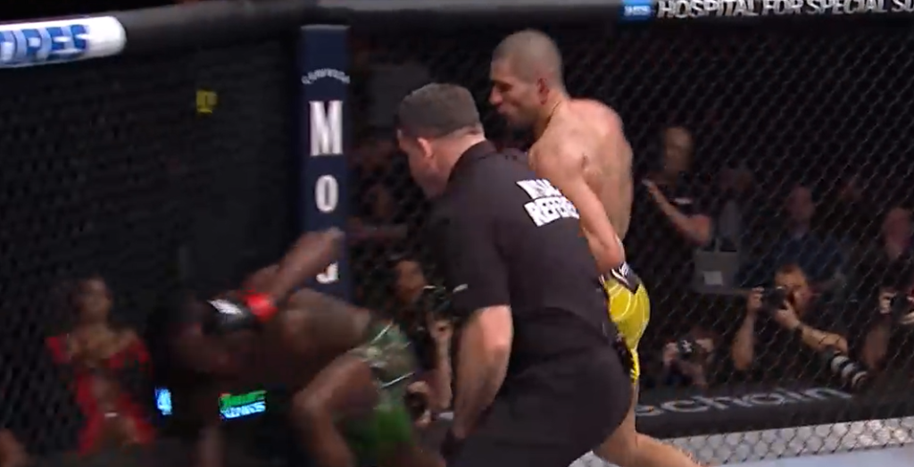 UFC 281: SZOK!!! Alex Pereira znokautował Israela Adesanyę w piątej rundzie! [WIDEO]