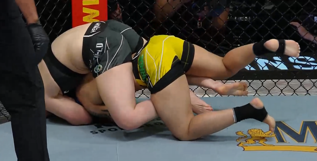 UFC Vegas 69: Erin Blanchfield udusiła Jessicę Andrade [WIDEO]