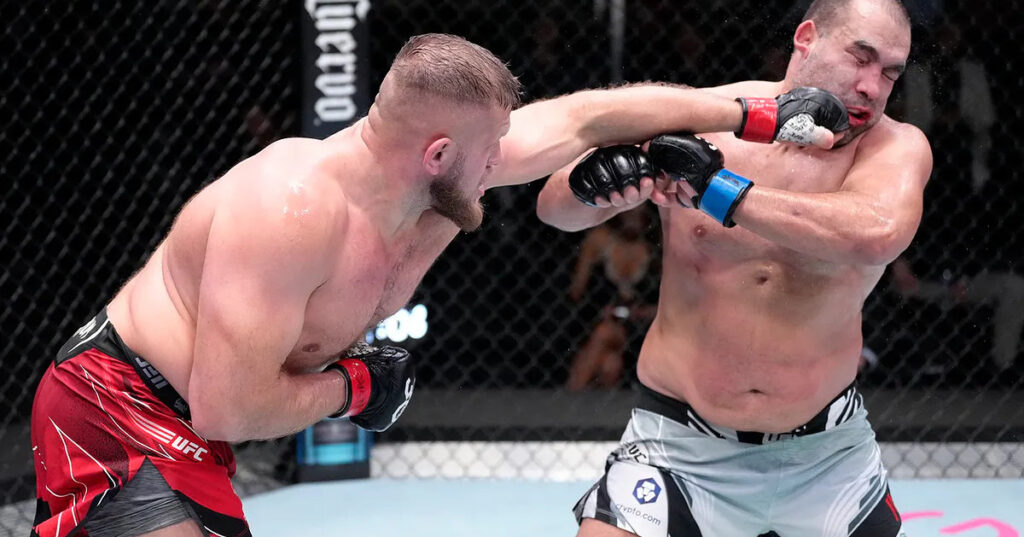 Mimo kolejnej wygranej, Marcin Tybura spada poza najlepszą dziesiątkę rankingu UFC