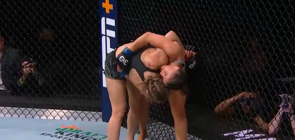 UFC San Antonio: Maycee Barber niejednogłośnie wypunktowała Andreę Lee