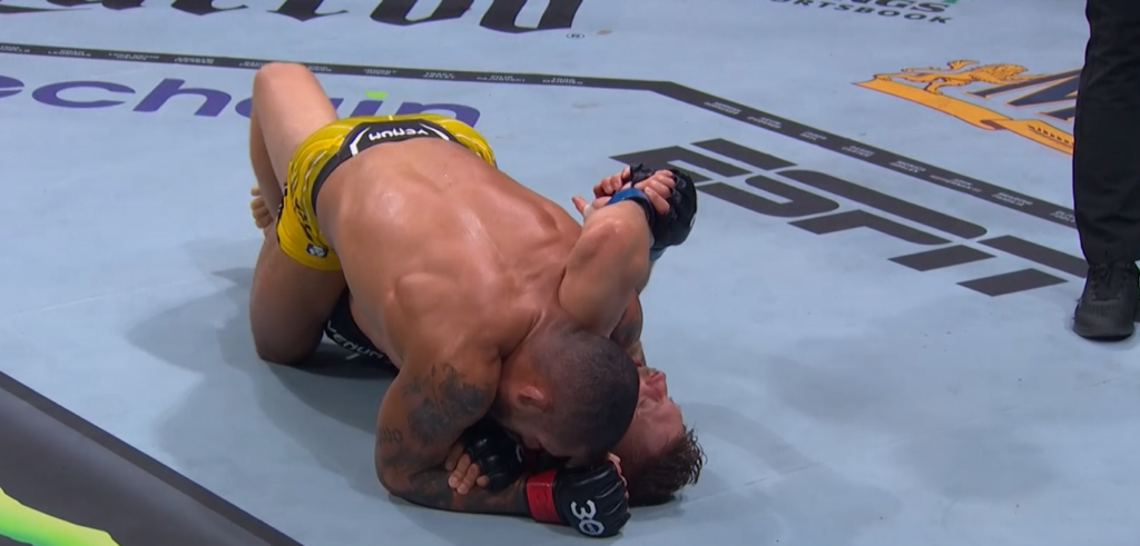 UFC 290: Prachnio uduszony przez Petrino [WIDEO]