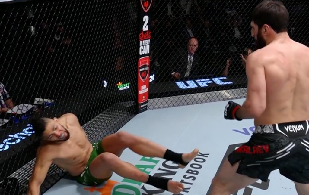 UFC Vegas 84: Ankalaev nokautuje Walkera i łamie mu nos [WIDEO]