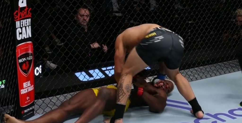 UFC Vegas 84: Potworny nokaut Ferreiry! Hawes nieprzytomny [WIDEO]