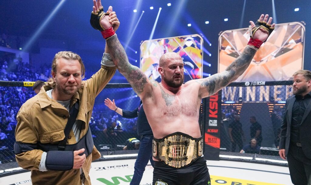 KSW 95: De Fries pokonuje Sakaia po mało efektownej walce