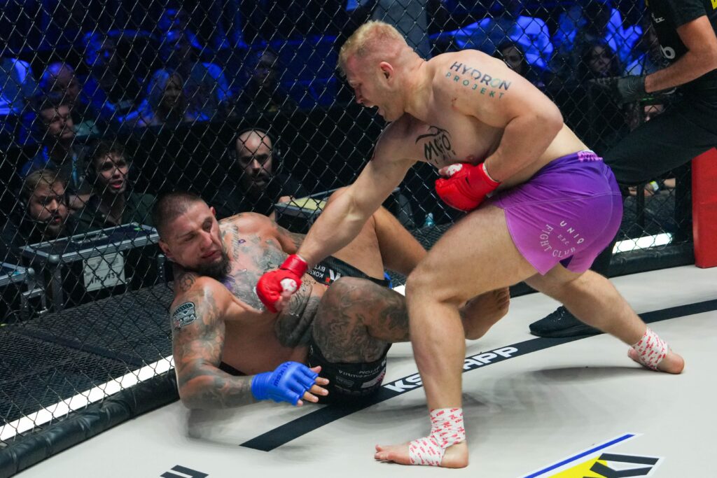 XTB KSW 96: Samociuk brutalnie nokautuje Górniaka [WIDEO]