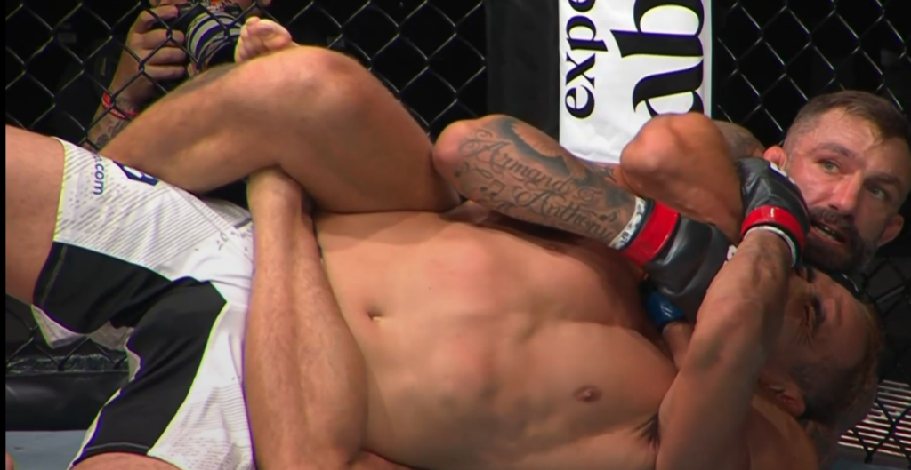 UFC Abu Dhabi: Chiesa dusi Fergusona w 1. rundzie [WIDEO]