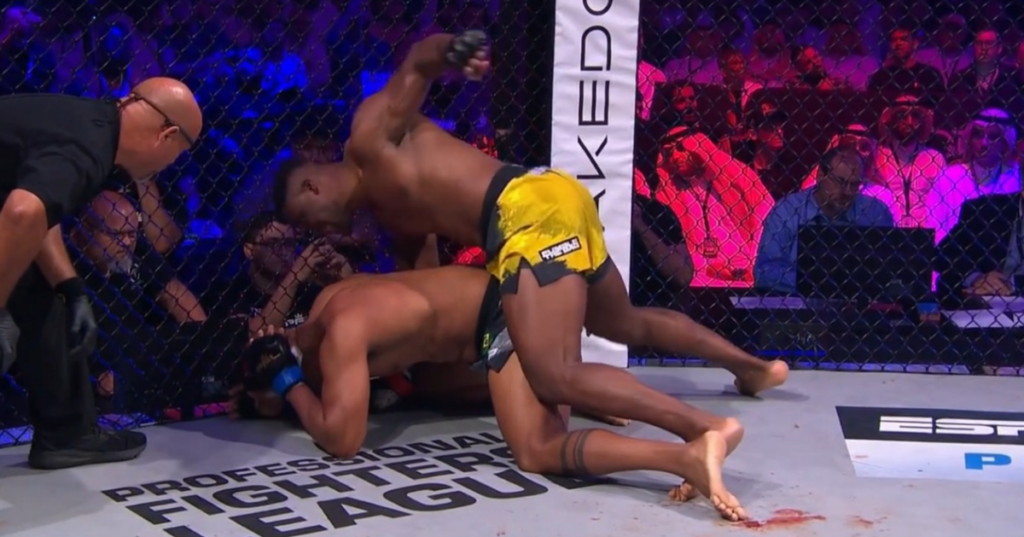 Francis Ngannou szybko rozbija rywala w debiucie dla PFL [WIDEO]