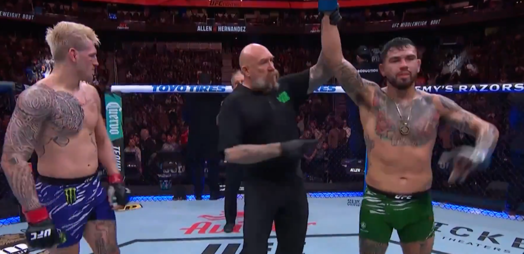 UFC Seattle: Hernandez pokonał Allena po wyrównanej, grapplingowej bitwie