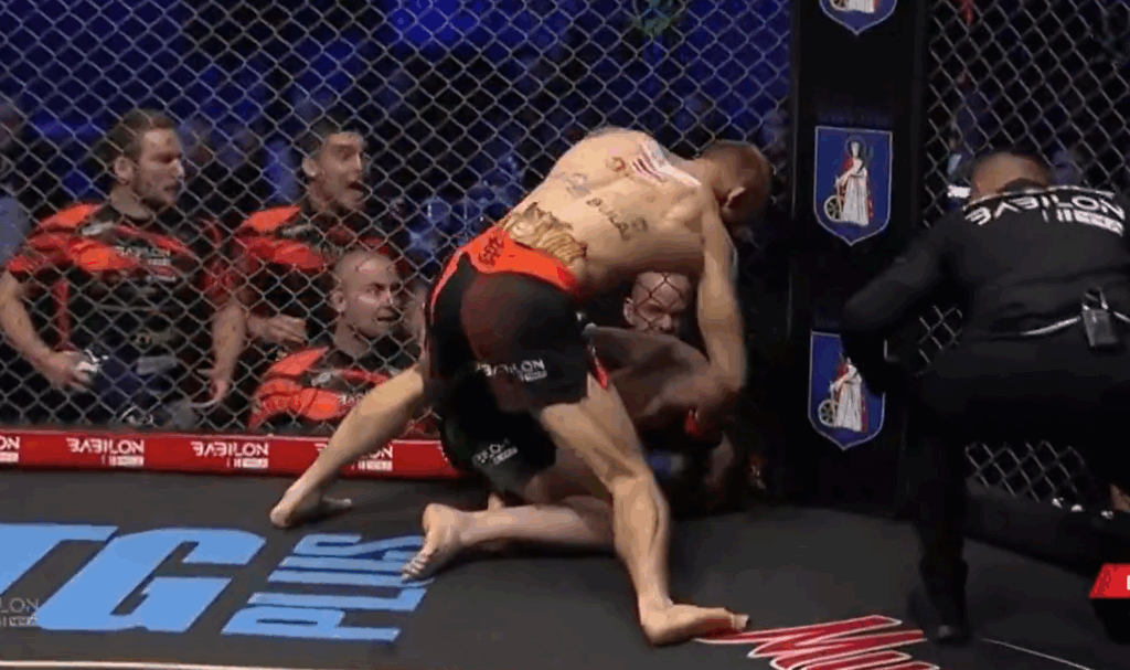 Mendlewski utrzymuje mistrzowski pas Babilon MMA po zwycięstwie nad Skrzekiem [WIDEO]