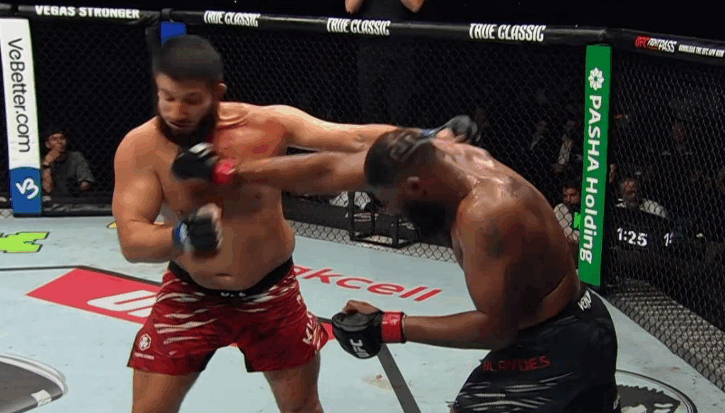 UFC Baku: Curtis Blaydes pokonał Rizvana Kunieva po wyrównanym boju na pełnym dystansie