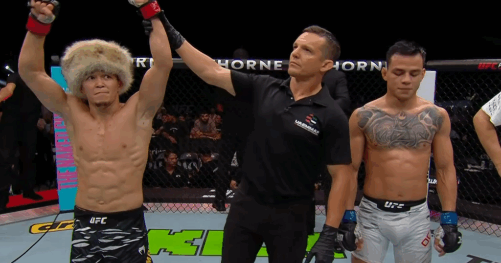 UFC Abu Dhabi: Asu Almabayev przetrwał ataki i wypunktował Jose Ochoę po twardym boju!