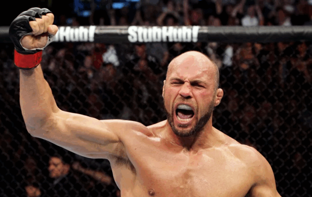 Randy Couture w szpitalu z poparzeniami po wypadku na torze wyścigowym