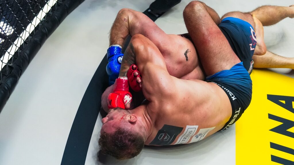 XTB KSW 109: Bartosz Szewczyk niejednogłośnie zwycięża z Dawidem Kasperskim