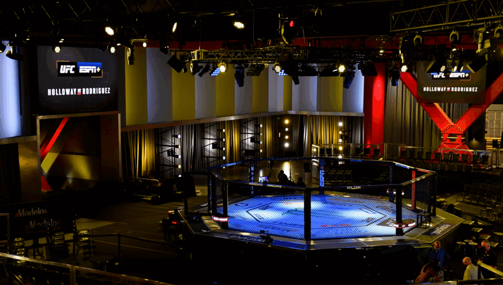 Plotki zdementowane! UFC Apex nie stanie się 10-tysięczną areną Plotki zdementowane! UFC Apex nie stanie się 10-tysięczną areną