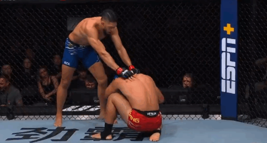 Johnny Walker znokautował Mingyanga Zhanga po potężnych lowkickach! [WIDEO]