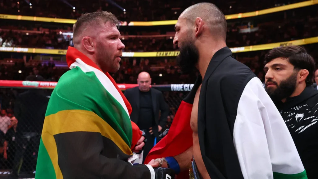 Khamzat Chimaev zdradził, co mówił do Du Plessisa i jego trenera podczas walki na UFC 319 Khamzat Chimaev zdradził, co mówił do Du Plessisa i jego trenera podczas walki na UFC 319