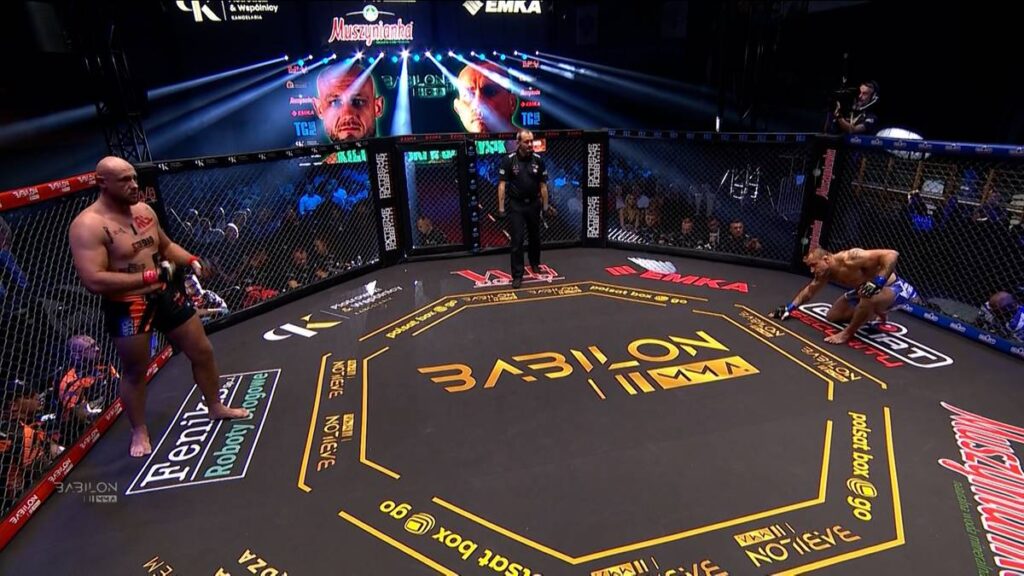 Absurdalna sytuacja na Babilon MMA 54! Zawodnik poddał walkę po sekundzie od startu pierwszej rundy [WIDEO]