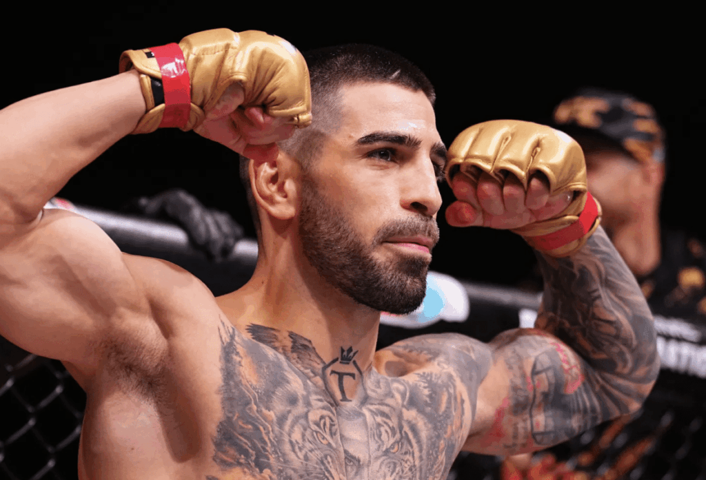 Topuria podgrzewa konflikt z Crawfordem po walce z Canelo: „Nauczę cię tańczyć mariachi w ringu” Topuria podgrzewa konflikt z Crawfordem po walce z Canelo: „Nauczę cię tańczyć mariachi w ringu”