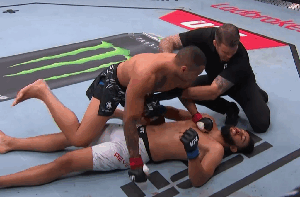 UFC Perth: Carlos Ulberg znokautował Dominicka Reyesa! [WIDEO]