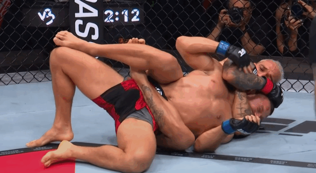 UFC Rio: Charles Oliveira poddał Mateusza Gamrota! [WIDEO]