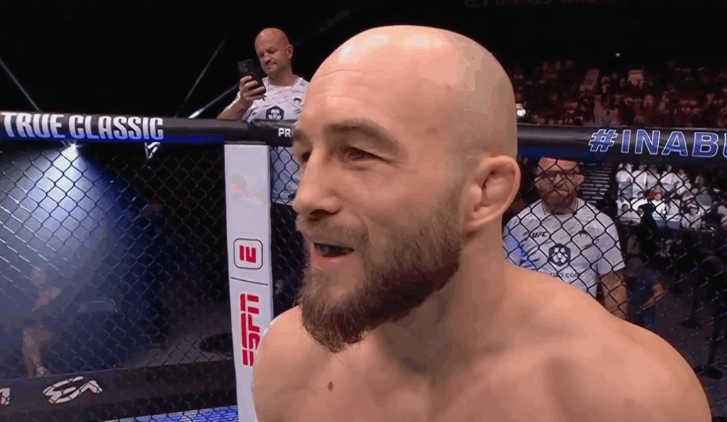 Mateusz Rębecki reaguje po wojnie z Ludovitem Kleinem na UFC 321: „Jeszcze nie powiedziałem ostatniego słowa!” Mateusz Rębecki reaguje po wojnie z Ludovitem Kleinem na UFC 321: „Jeszcze nie powiedziałem ostatniego słowa!”