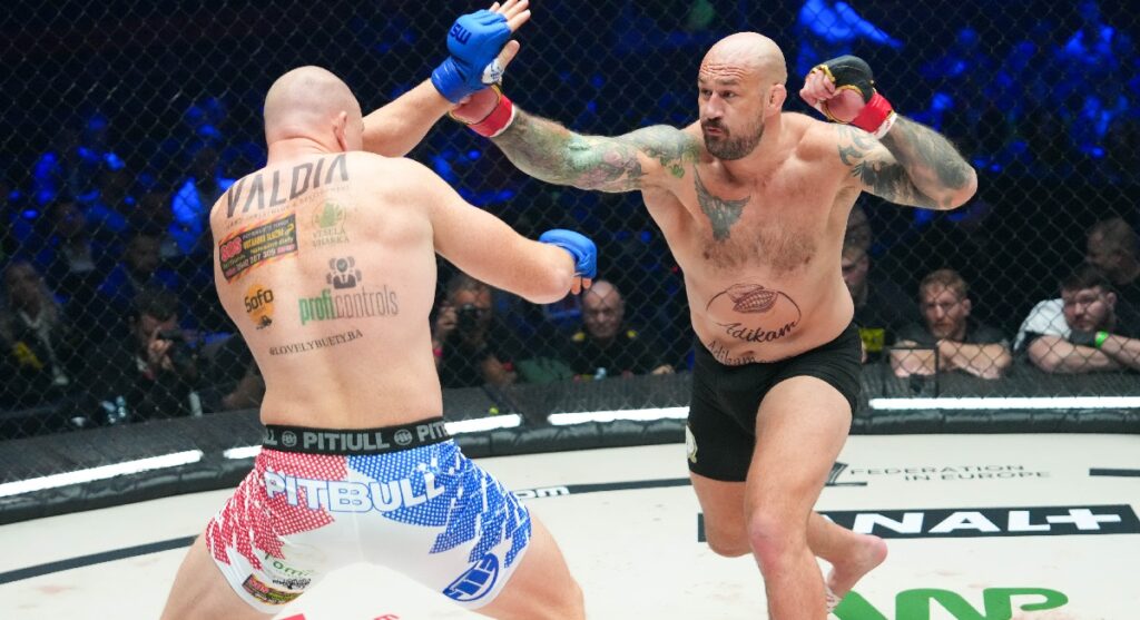 XTB KSW 111: Phil De Fries pokonuje Vojcaka! Maestria w parterze i kolejna obrona pasa KSW [WIDEO]