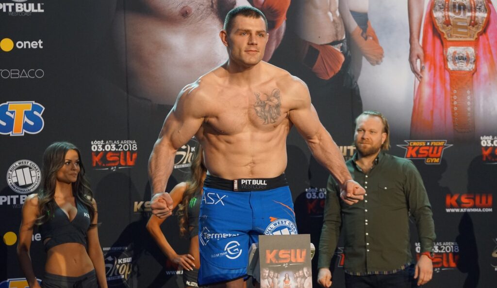 Marcin Wójcik przechodzi do wagi ciężkiej! KSW publikuje zabawne wideo Marcin Wójcik przechodzi do wagi ciężkiej! KSW publikuje zabawne wideo