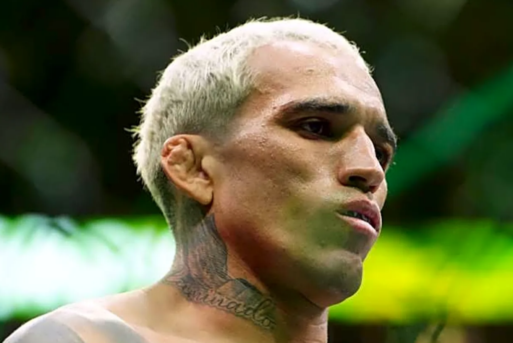 Charles Oliveira zapowiada mocny ruch w kolejce do pasa: „Sprzedaję więcej niż oni – to ja powinienem dostać Topurię”