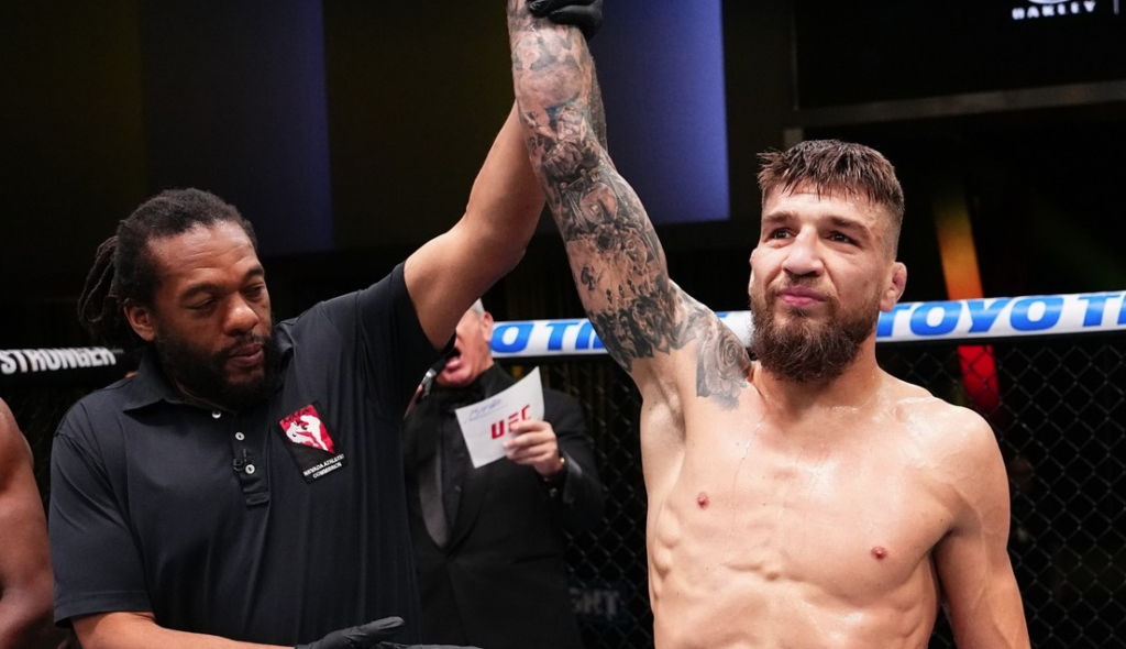 Yaroslav Amosov spełnił marzenie w debiucie UFC. Teraz celuje w drogę po pas