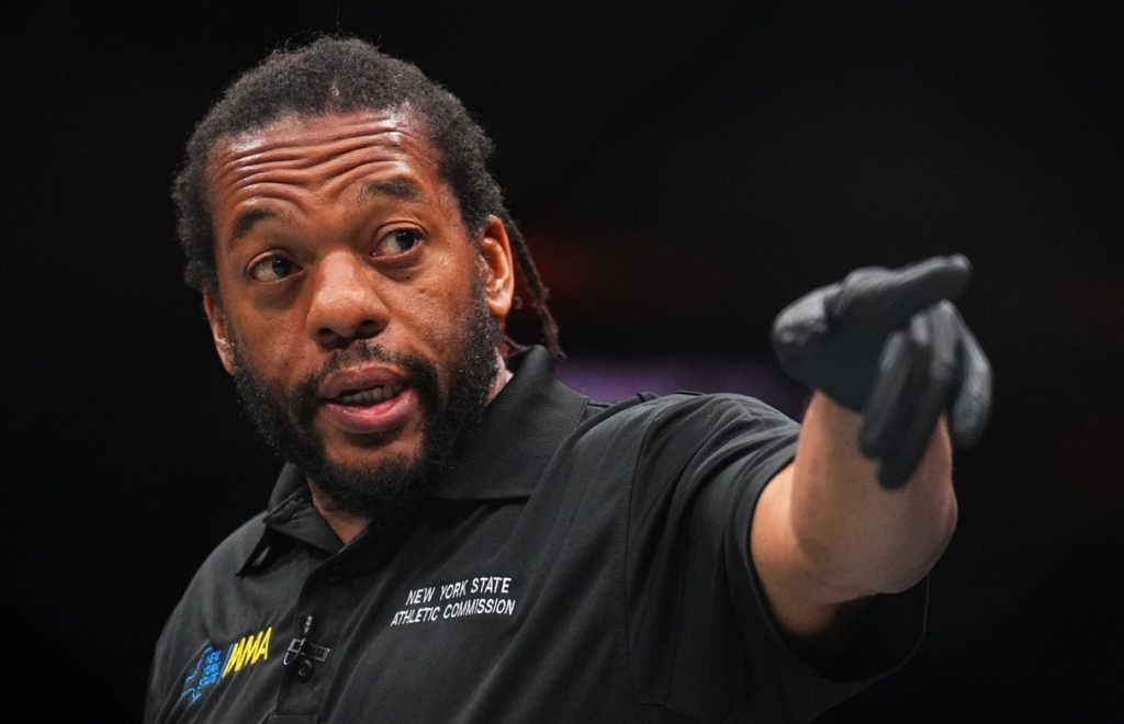 Herb Dean tłumaczy kontrowersje wokół fauli: „Automatyczne odejmowanie punktów nie ma sensu”
