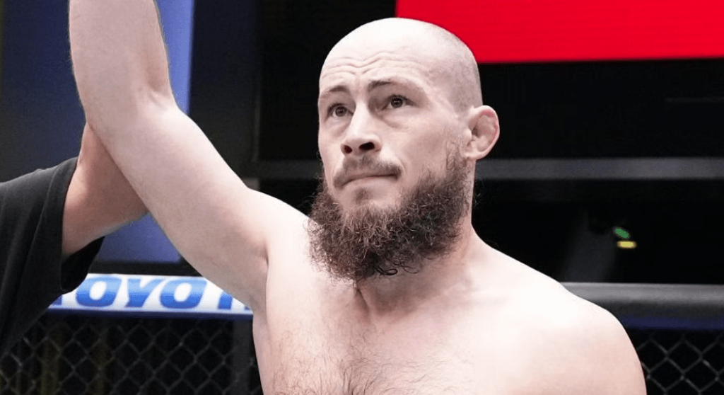 Rinat Fakhretdinov wyleciał z UFC… bez porażki. „Oferty spływają, ale to nie o pieniądze tu chodzi”