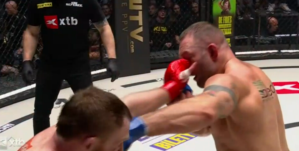 XTB KSW 114: Brutalny palec w oko! Różański niezdolny do kontynuowania pojedynku po faulu Chuzhigaeva!