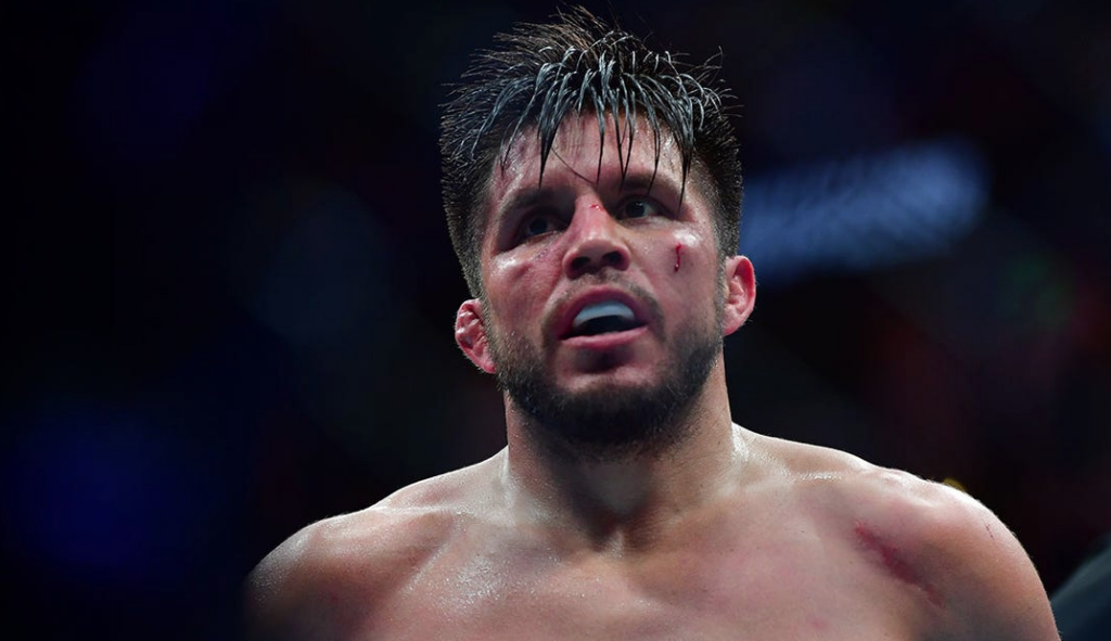Henry Cejudo wraca na matę. Weteran UFC stanie mu na drodze