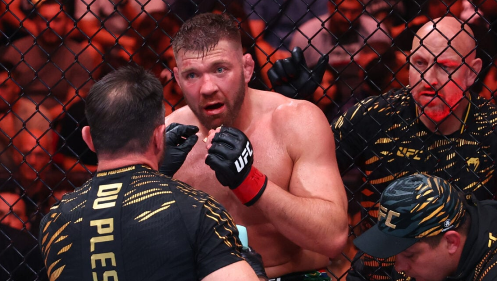 Trener Du Plessisa obwinia sędziego za porażkę z Chimaevem