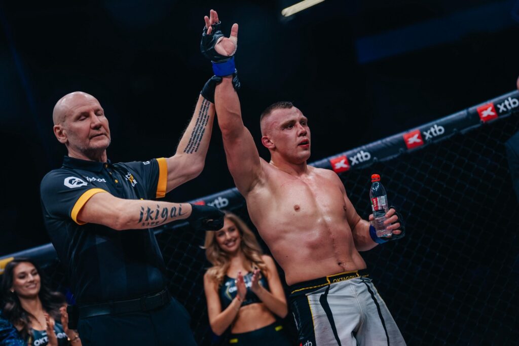 Brajan Przysiwek pewnie wygrywa w Ostrawie na OKTAGON 84