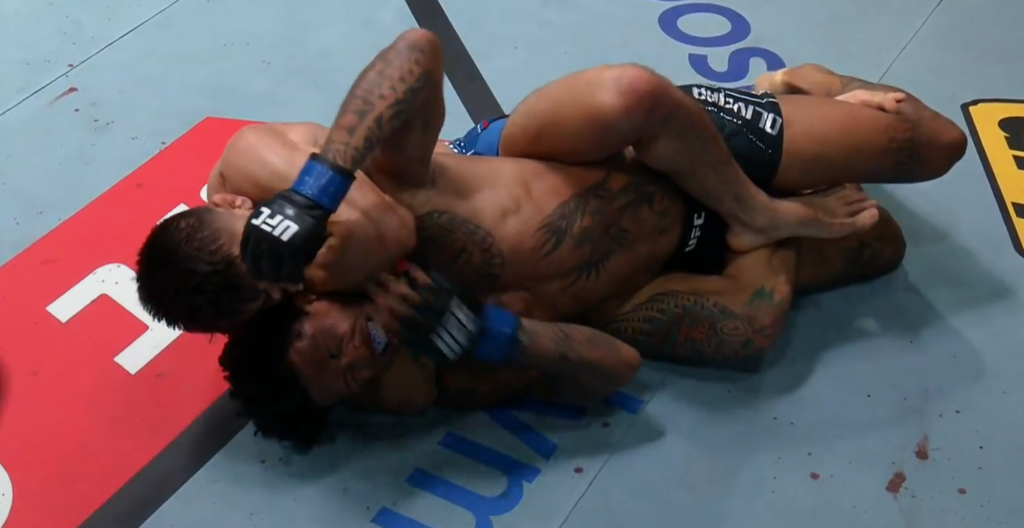 UFC Vegas 113: Mario Bautista poddał Viniciusa Oliveirę w drugiej rundzie walki wieczoru [WIDEO]