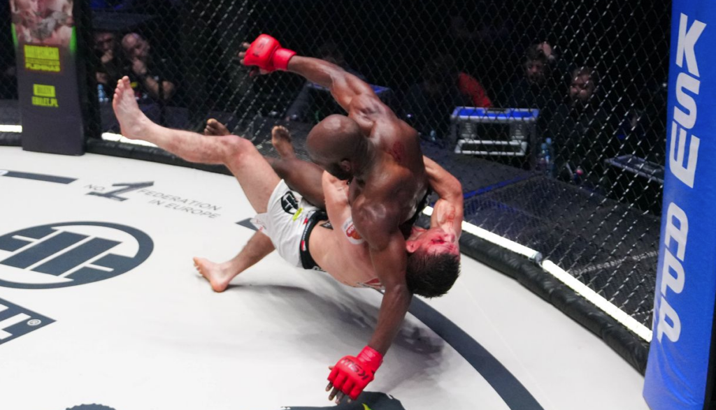 XTB KSW 115: Łukasz Charzewski wypunktował Alioune Nahaye pracą zapaśniczą
