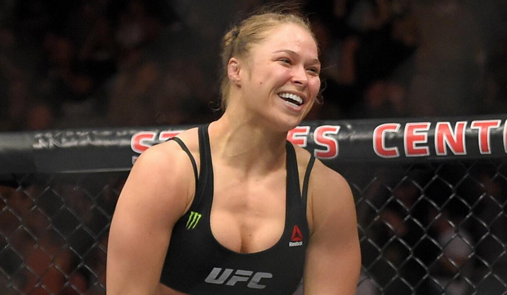Ronda Rousey uspokaja przed powrotem: „Mój mózg ma się świetnie”