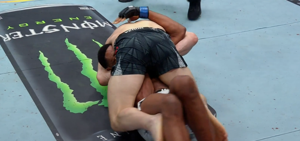 UFC Vegas 114: Ion Cutelaba poddał Oumara Sy w pierwszej rundzie [WIDEO]