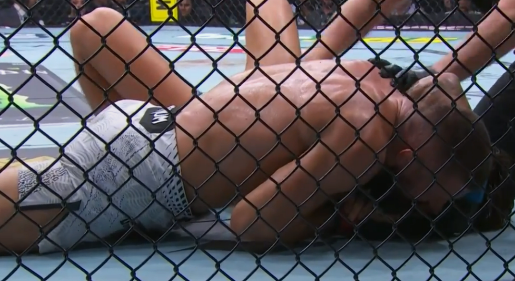 UFC 327: Mateusz Gamrot poddał Estebana Ribovicsa! [WIDEO]